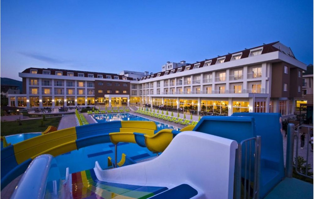 WHITE LILYUM HOTEL 4*+ / Hoteli 4*